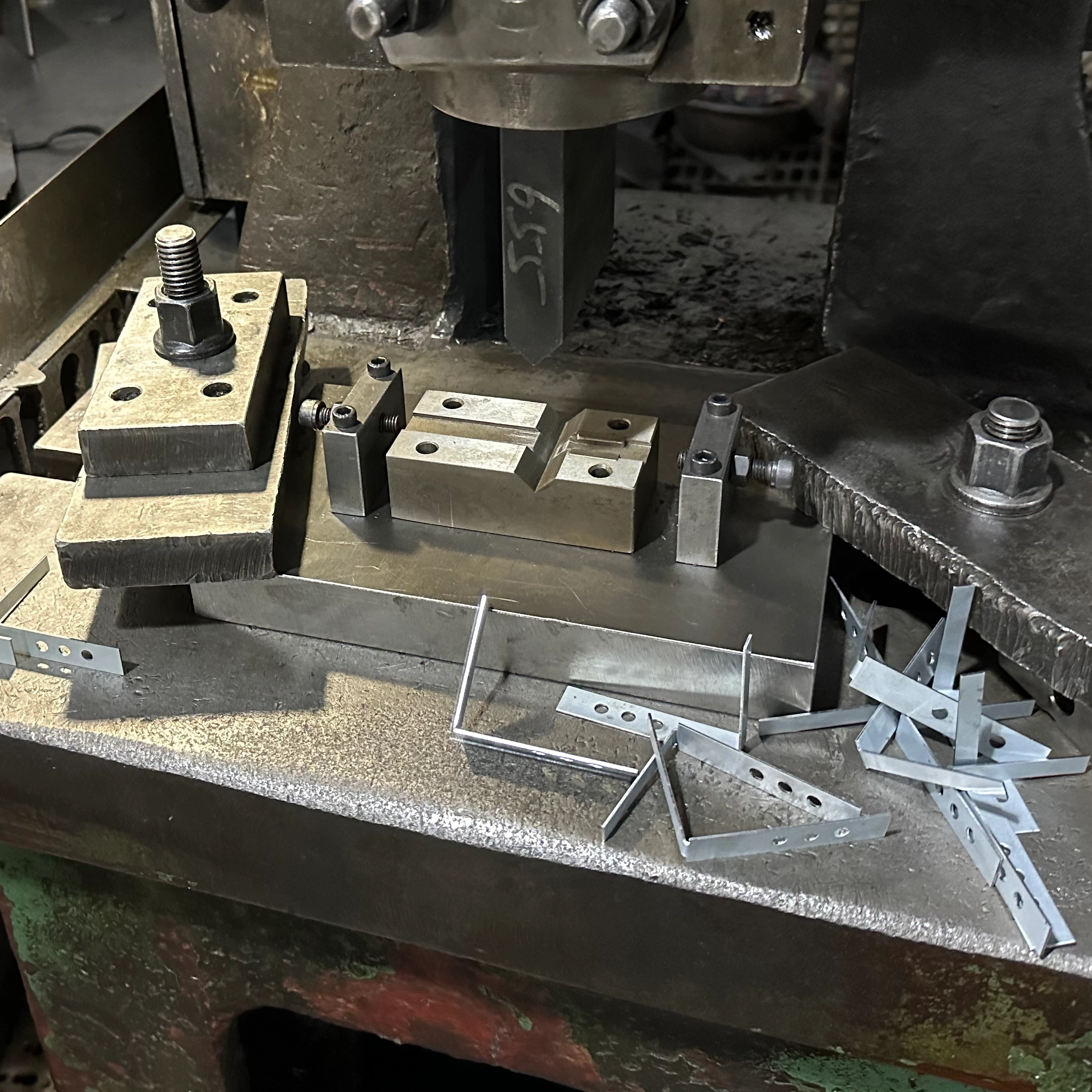What Size Wood Screws for Door Hinges？: A Comprehensive Guide