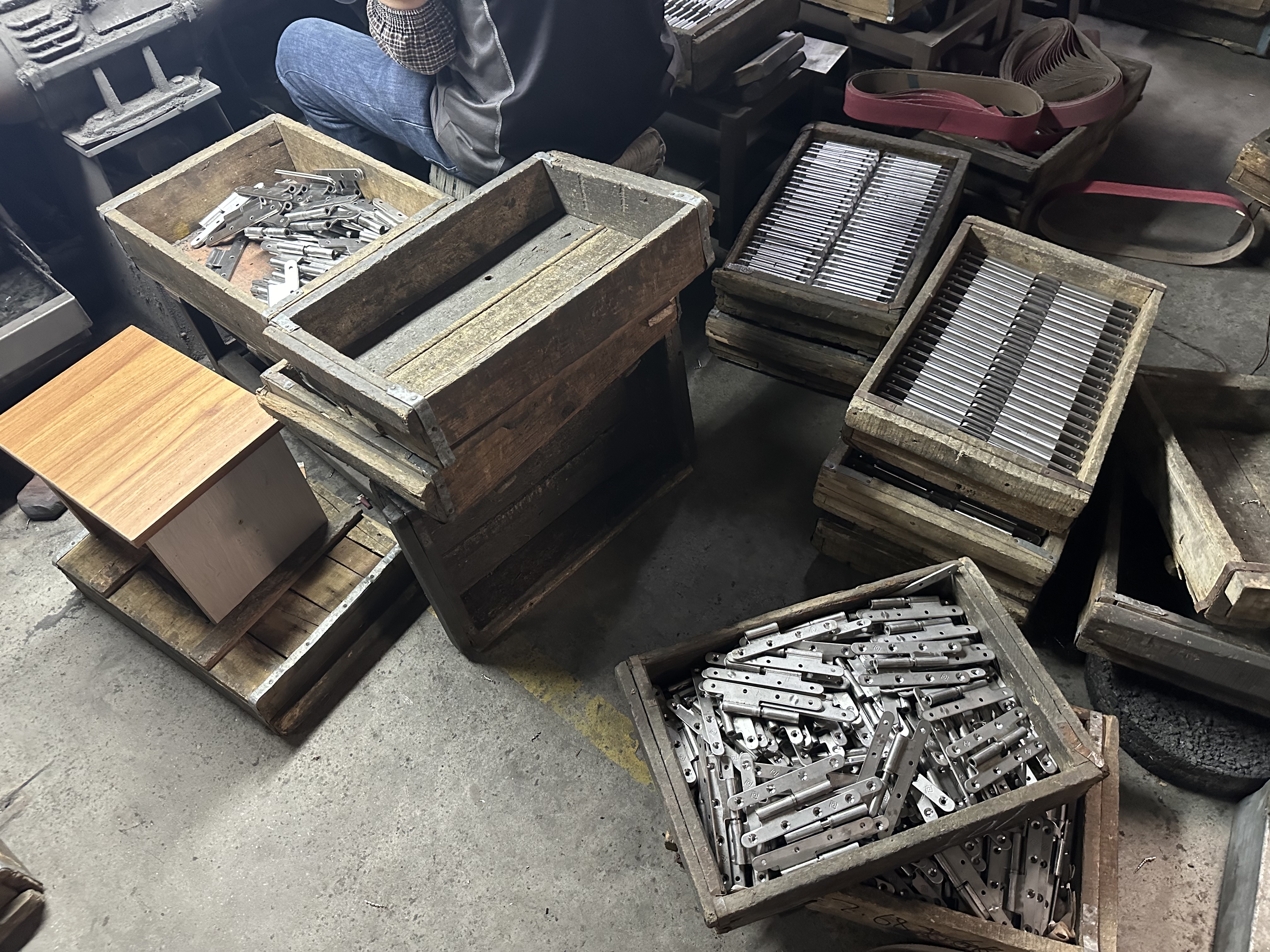 INF Hardware - Lift Off Hinges for the French Market